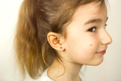 Ohrringe für Babys: Auf diese Dinge solltest du achten - Ohrringe für Babys – Welche wichtigen Hinweise gibt es?